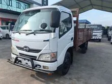 Hino wu640r year 2016 /13ft wooden cargo /Bdm4800kg/green engine /4009cc /good condition