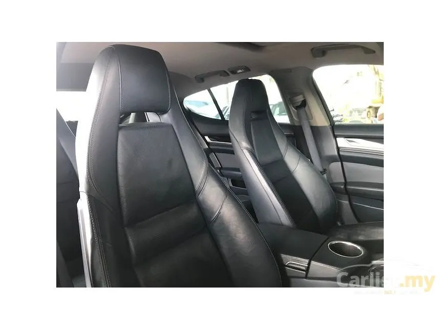 2010 Porsche Panamera 4 Hatchback