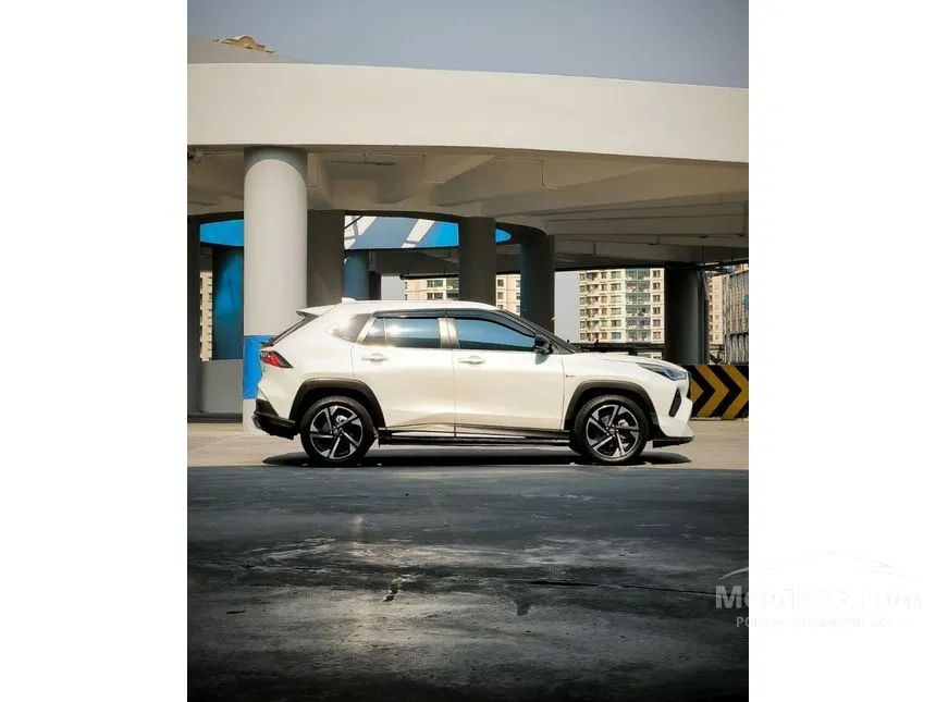 2024 Toyota Yaris Cross S HV (2 Tone) with GR Parts Aero Pkg (Prem clr) SUV
