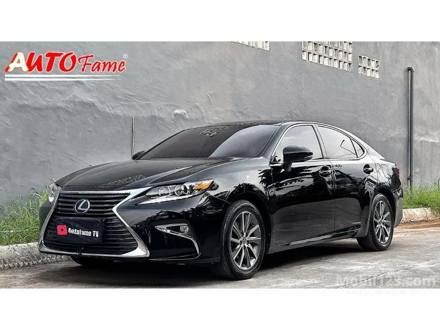 2017 Lexus ES 300h V6 Sedan