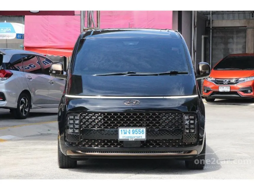 2023 Hyundai Staria Premium with sunroof Van