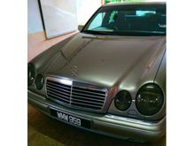 1995 Mercedes-Benz E230 2.3 Avantgarde Sedan (A)