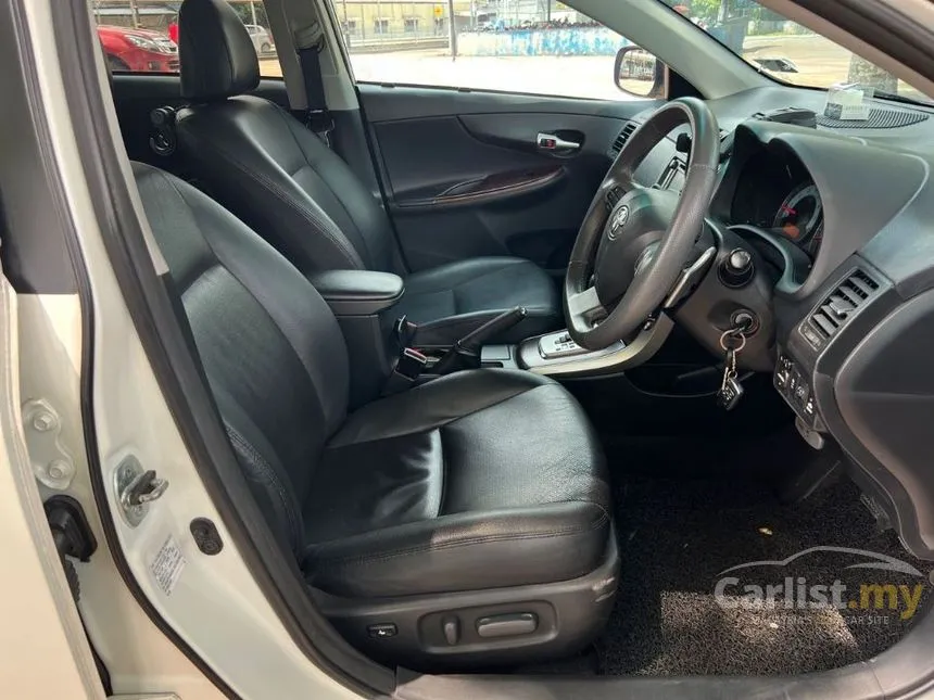 2013 Toyota Corolla Altis V Sedan