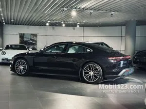 2025 Porsche Taycan 4S Performance Battery Sedan