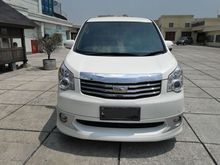 2013 Toyota NAV1 2.0 Luxury V MPV