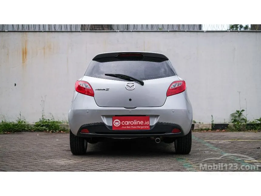 2013 Mazda 2 R Sedan