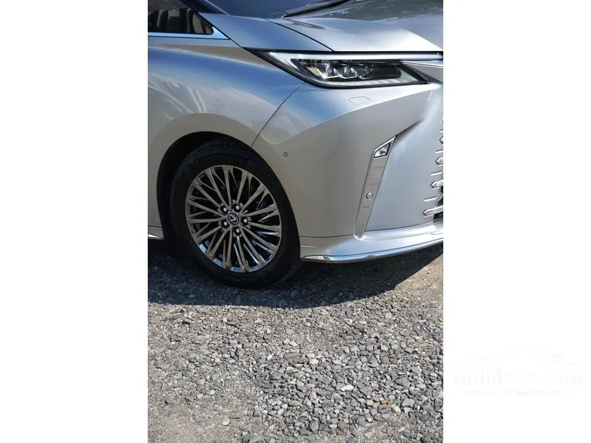 2024 Lexus LM 350h 4 Seater MPV