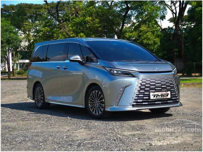 2024 Lexus LM 350h 4 Seater MPV