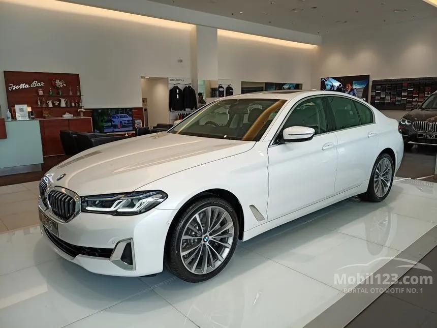 Jual Mobil BMW 530i 2022 Opulence 2.0 di DKI Jakarta Automatic Sedan ...