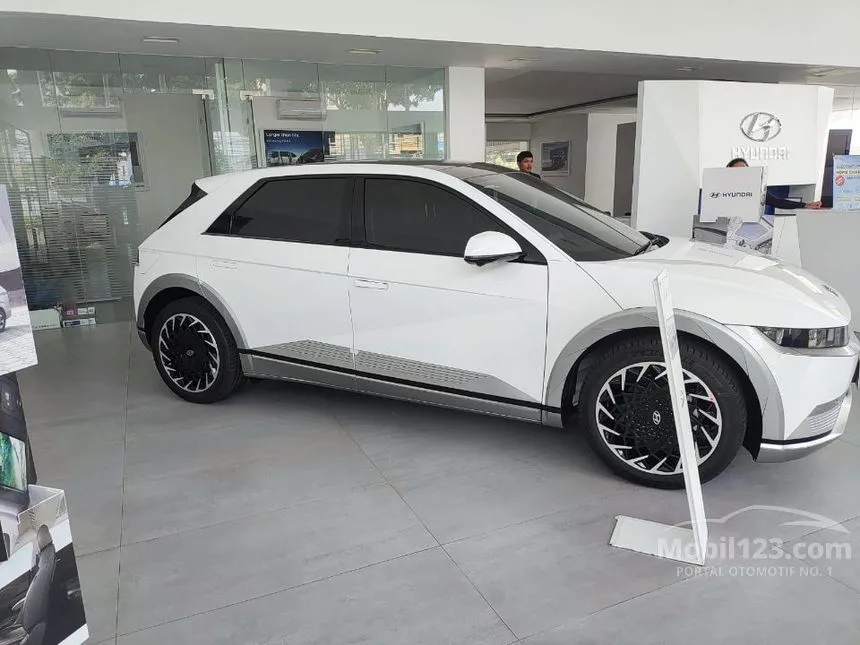 Jual Mobil Hyundai IONIQ 5 2024 Long Range Signature di DKI Jakarta Automatic Wagon Putih Rp 690.000.000