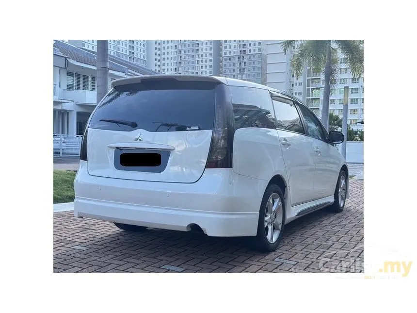 2009 Mitsubishi Grandis MPV
