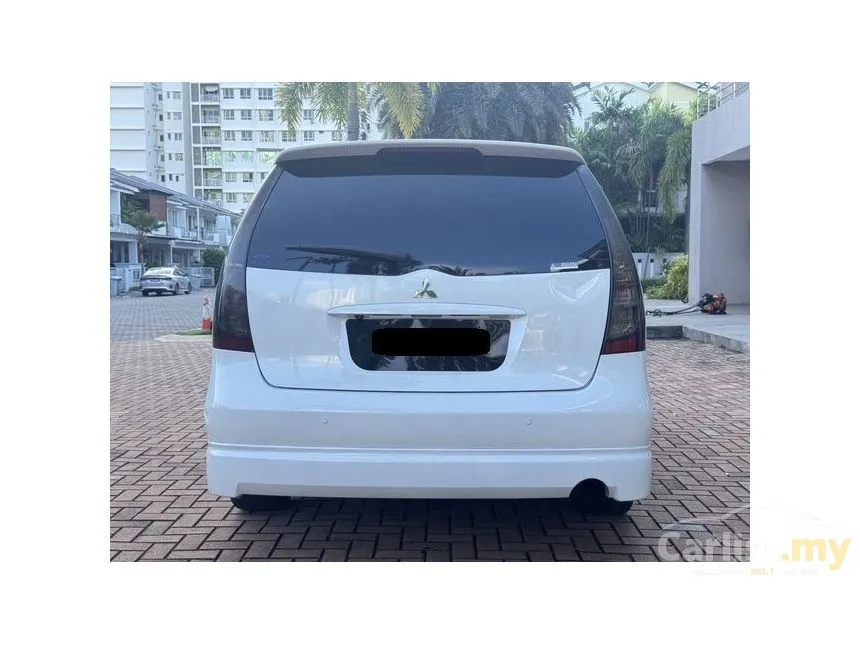 2009 Mitsubishi Grandis MPV