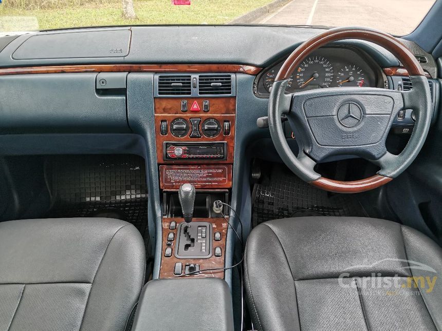 1999 Mercedes-Benz E200 Elegance Sedan