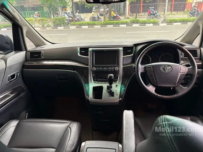 2013 Toyota Vellfire Z MPV
