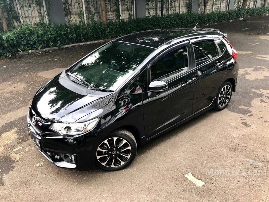 mobil honda jazz hitam