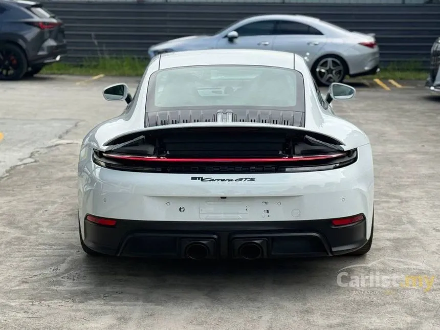 2025 Porsche 911 Carrera 4 GTS Coupe