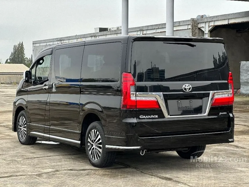 2025 Toyota GranAce Premium MPV