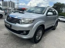 Facelift Model,Turbo Diesel Intercooler,4WD System,7 Seater,Front & Rear Parking Sensor,ABS,Dual A/C Blower-2014 Toyota Fortuner 2.5 G VNT (A) 4x4 SUV