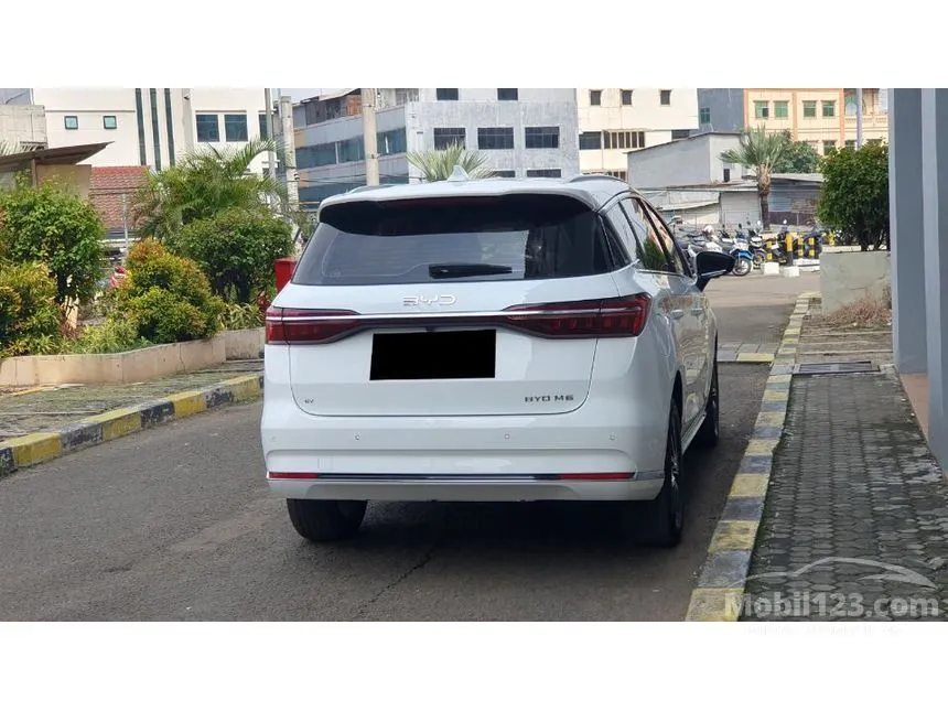 2025 BYD M6 Superior Captain 6 Seater MPV