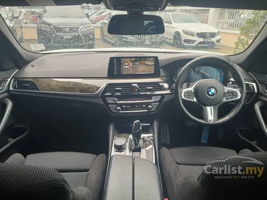 2019 BMW 520i Luxury Sedan