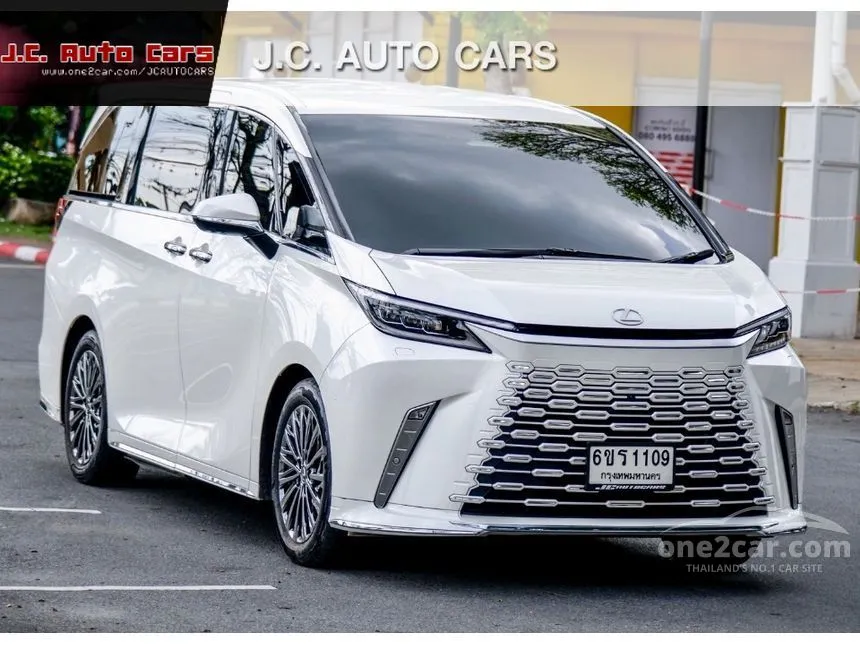 2025 Lexus LM500h Executive Van