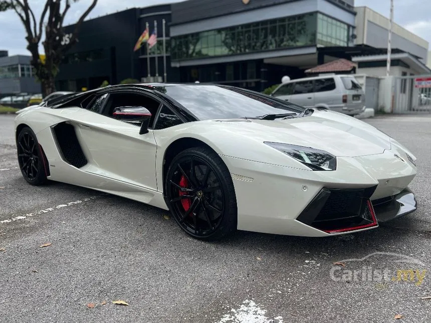 2015 Lamborghini Aventador LP700-4 Pirelli Coupe