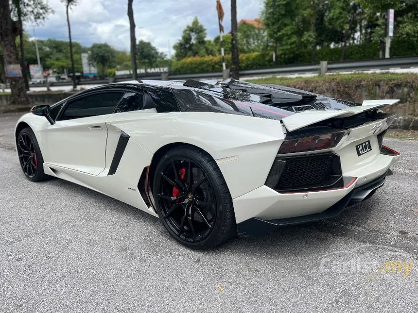 2015 Lamborghini Aventador LP700-4 Pirelli Coupe