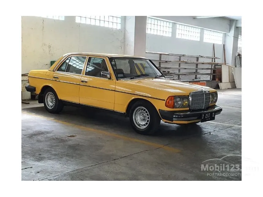 1983 Mercedes-Benz 200 Sedan