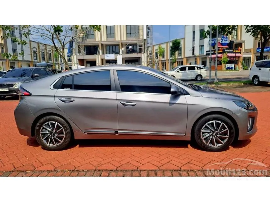 2021 Hyundai IONIQ Signature Coupe