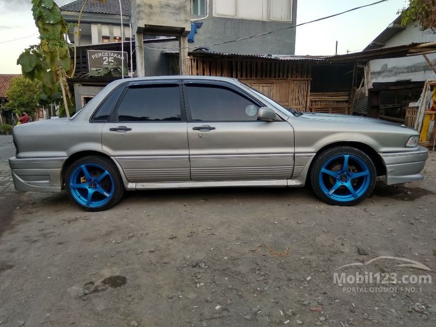 Jual Mobil Mitsubishi Eterna 1990 2.0 di Yogyakarta Manual Sedan Silver