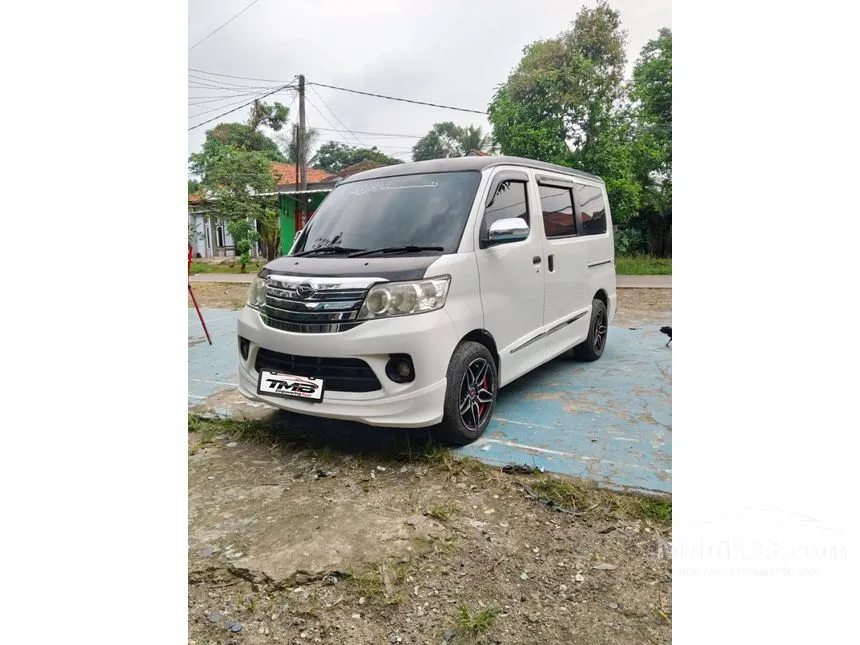 2015 Daihatsu Luxio X Van