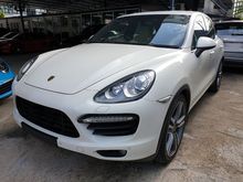 2012 Porsche Cayenne Turbo 4.8 (AKRAPROVIC, Burmester Sound, PASM, Memory Seat, Blind Spot Assist, Reverse Cam, Compass, Air Matic, PACC)