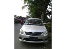 Toyota Innova E MT Bensin 2012