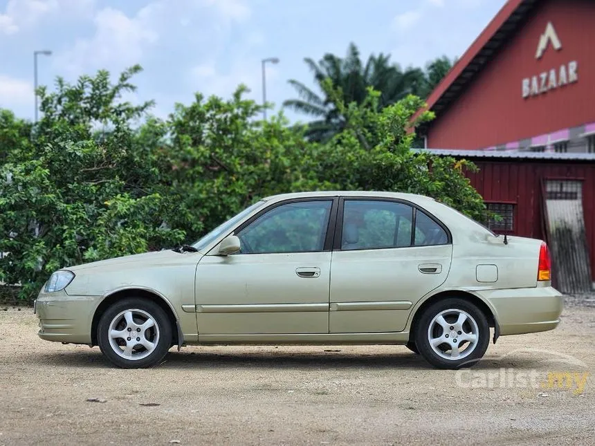 2004 Hyundai Accent L Sedan