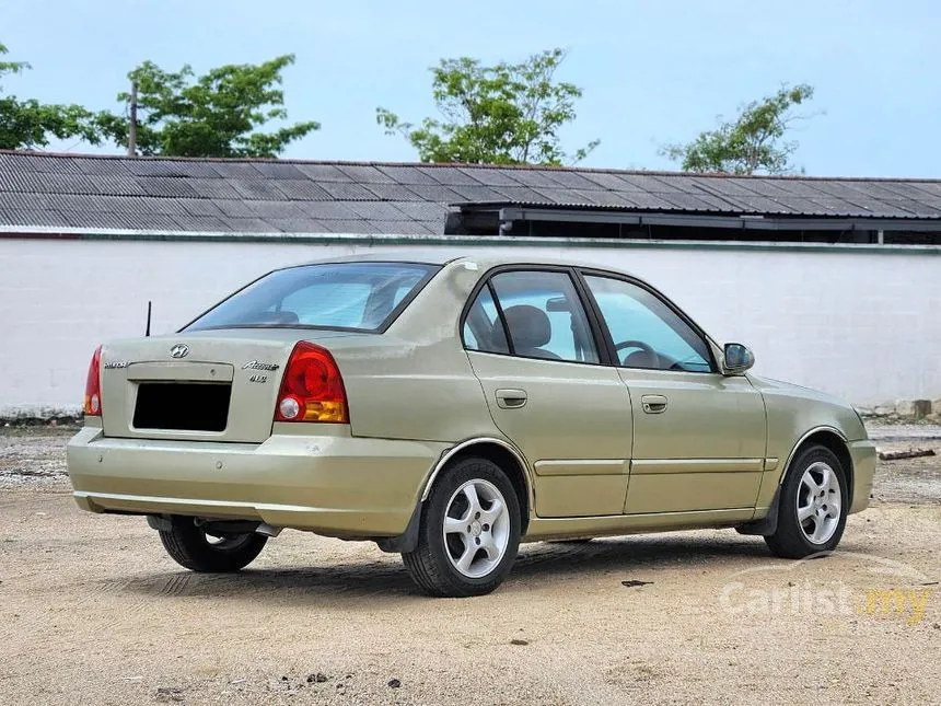 2004 Hyundai Accent L Sedan
