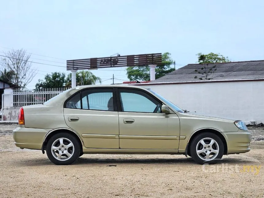 2004 Hyundai Accent L Sedan