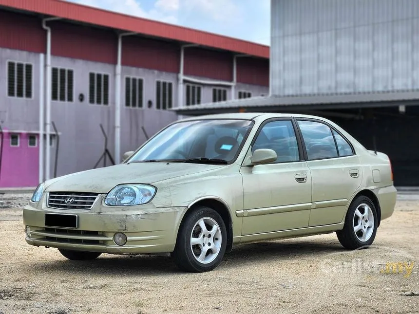 2004 Hyundai Accent L Sedan