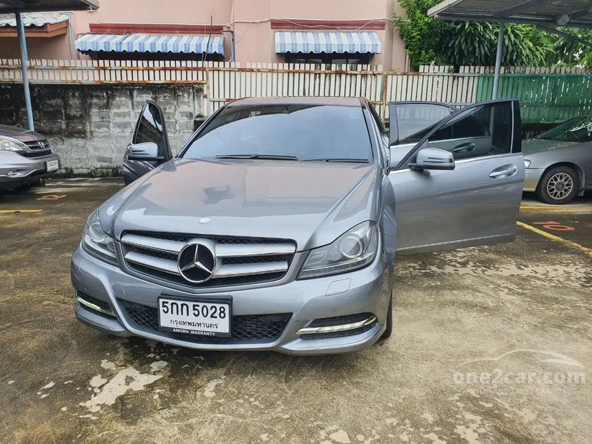 2012 Mercedes-Benz C200 Style Sedan
