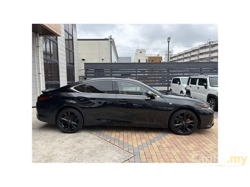 2022 Lexus ES 300h F Sport Sedan
