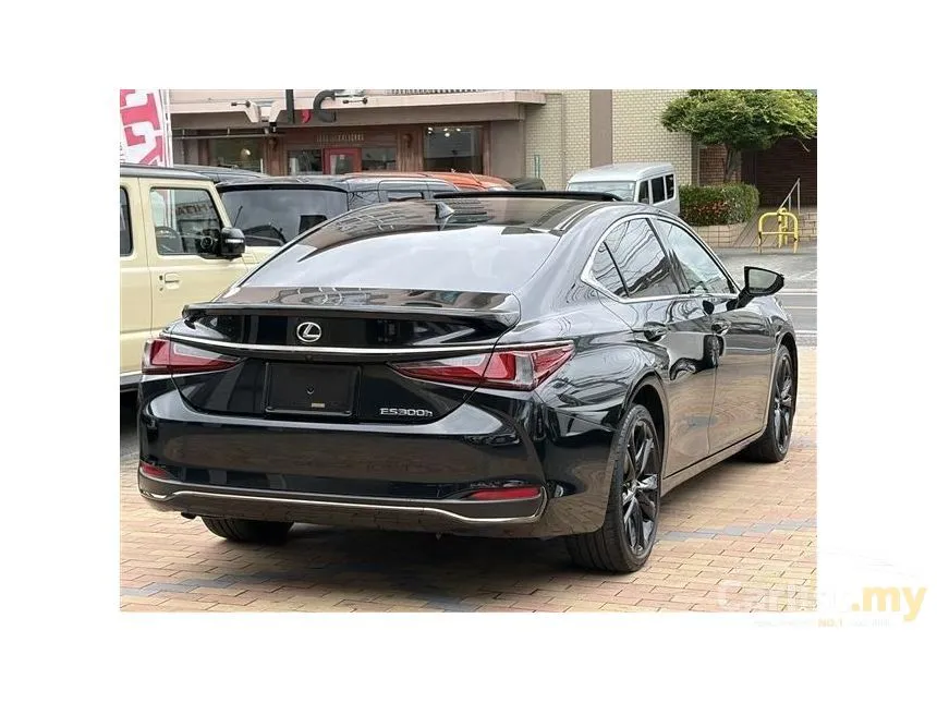 2022 Lexus ES 300h F Sport Sedan