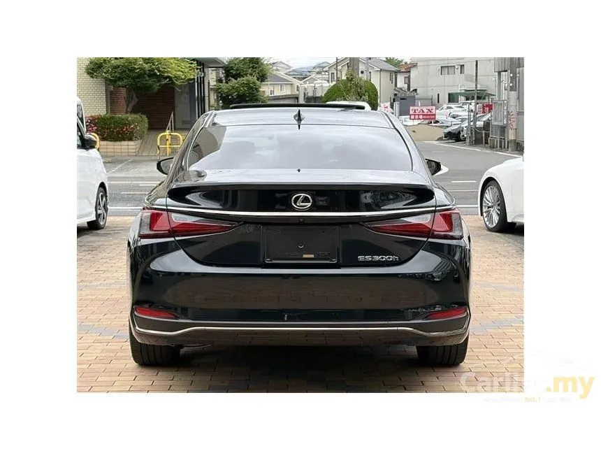 2022 Lexus ES 300h F Sport Sedan