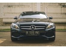 2017 Mercedes-Benz C200 2.0 Avantgarde Sedan Black on Black Low KM Full Standard No Minus