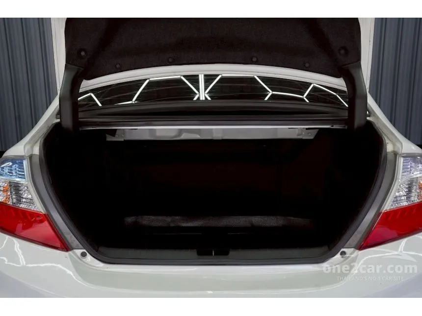 2013 Honda CIVIC Hybrid Sedan