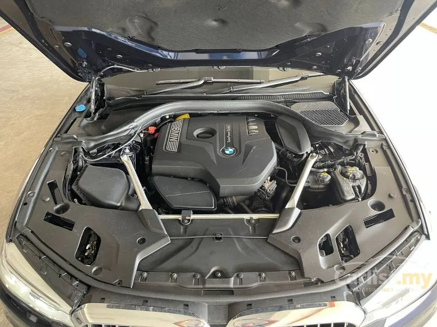 2019 BMW 520i Luxury Sedan