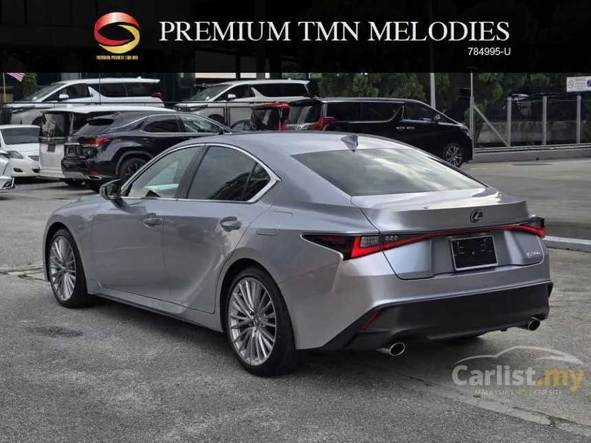 2023 Lexus IS 300 Version L Sedan
