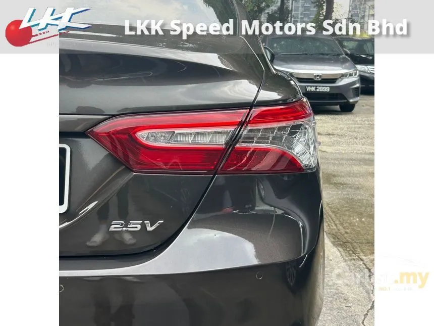 2019 Toyota Camry V Sedan