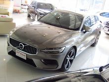 2020 Volvo V60 2.0 (ปี 20-26) T8 Inscription 4WD Wagon