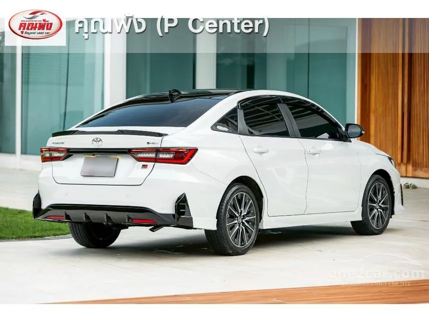 2025 Toyota Yaris Ativ HEV GR Sport Sedan