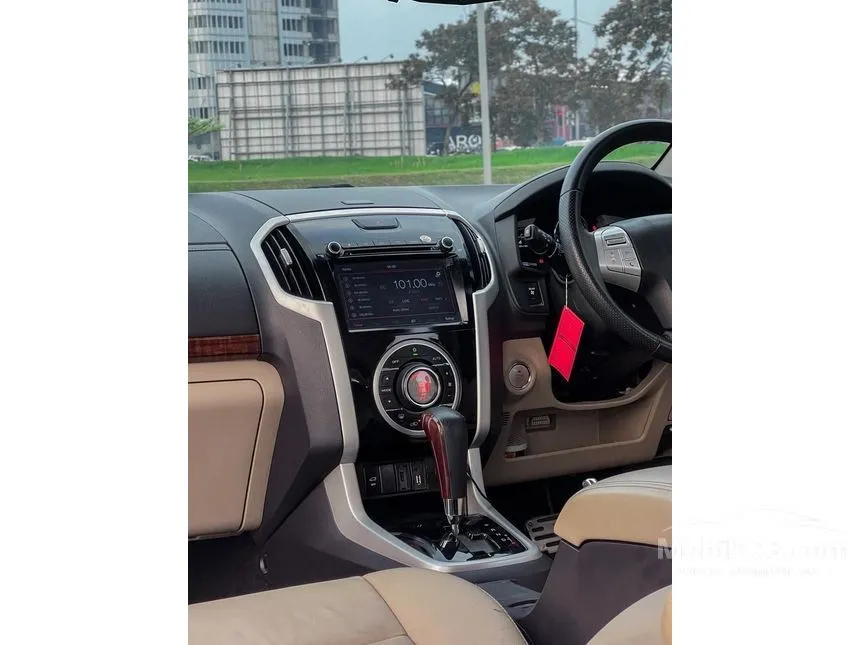 2017 Isuzu MU-X Premiere SUV