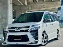 2015 Toyota Voxy 2.0 ZS Kirameki Edition MPV // Modellista Bodykit & Skirting // Alpine Entertainment Player // Dual Power Door // Full Leather Seat /